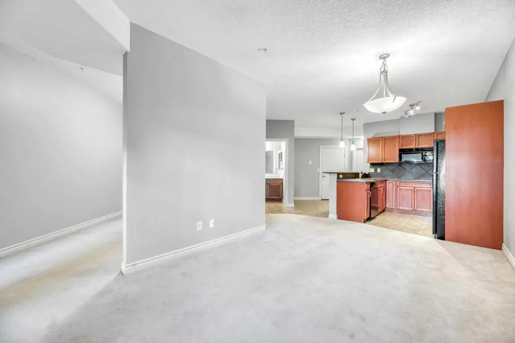 60 Royal Oak Plaza NW, #127