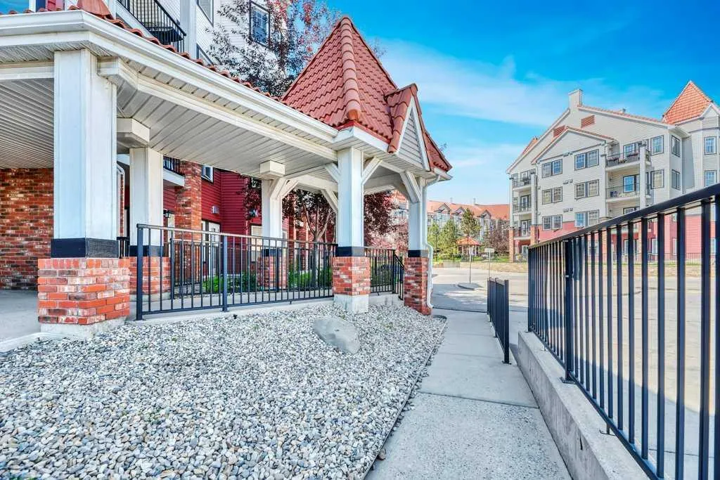 60 Royal Oak Plaza NW, #127