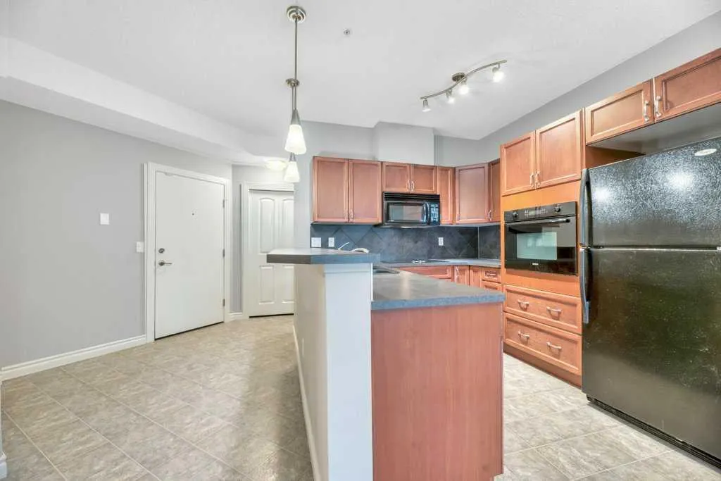 60 Royal Oak Plaza NW, #127