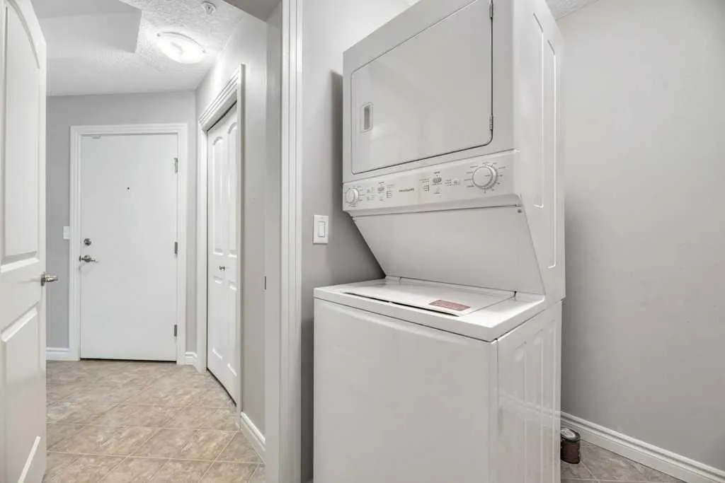 60 Royal Oak Plaza NW, #127