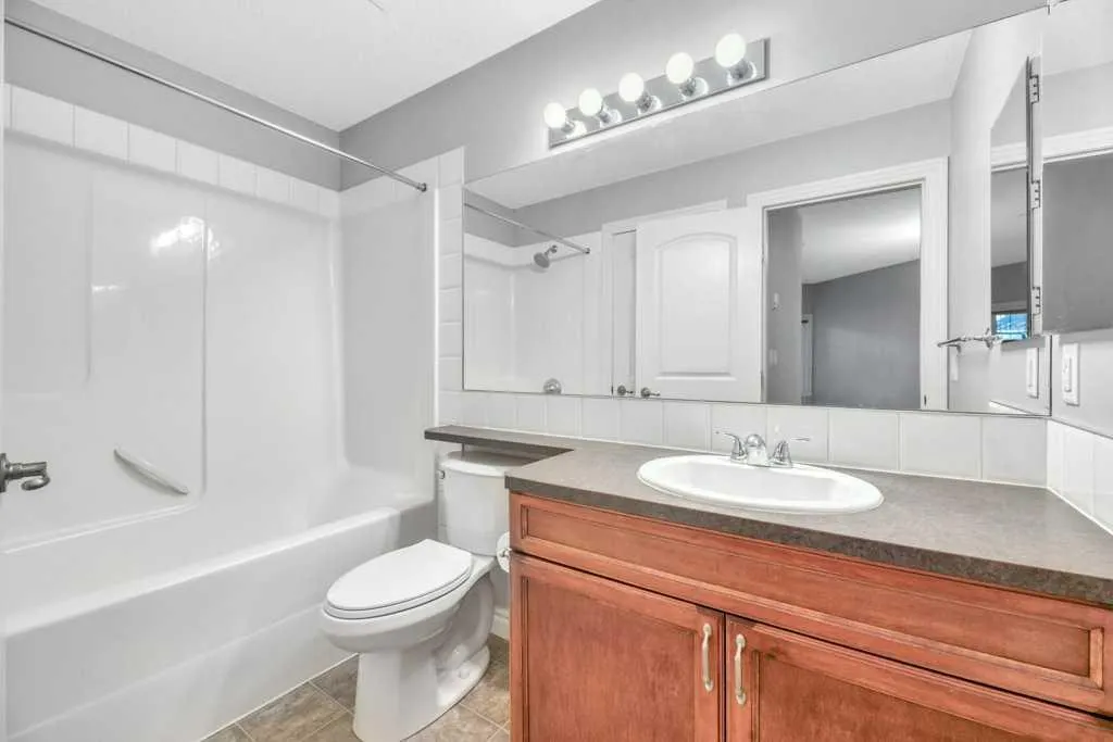 60 Royal Oak Plaza NW, #127