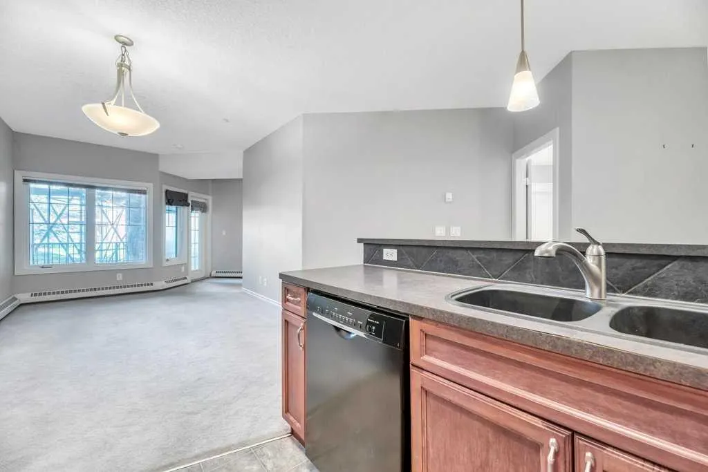60 Royal Oak Plaza NW, #127