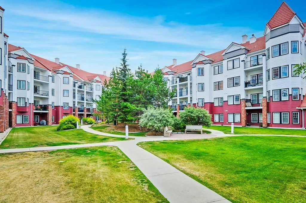 60 Royal Oak Plaza NW, #127