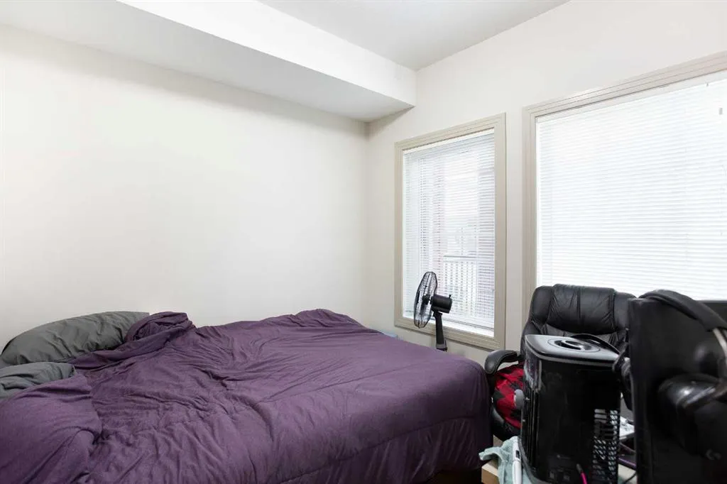 70 Royal Oak Plaza NW, #102