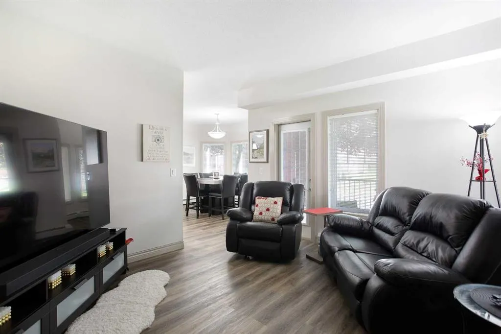 70 Royal Oak Plaza NW, #102