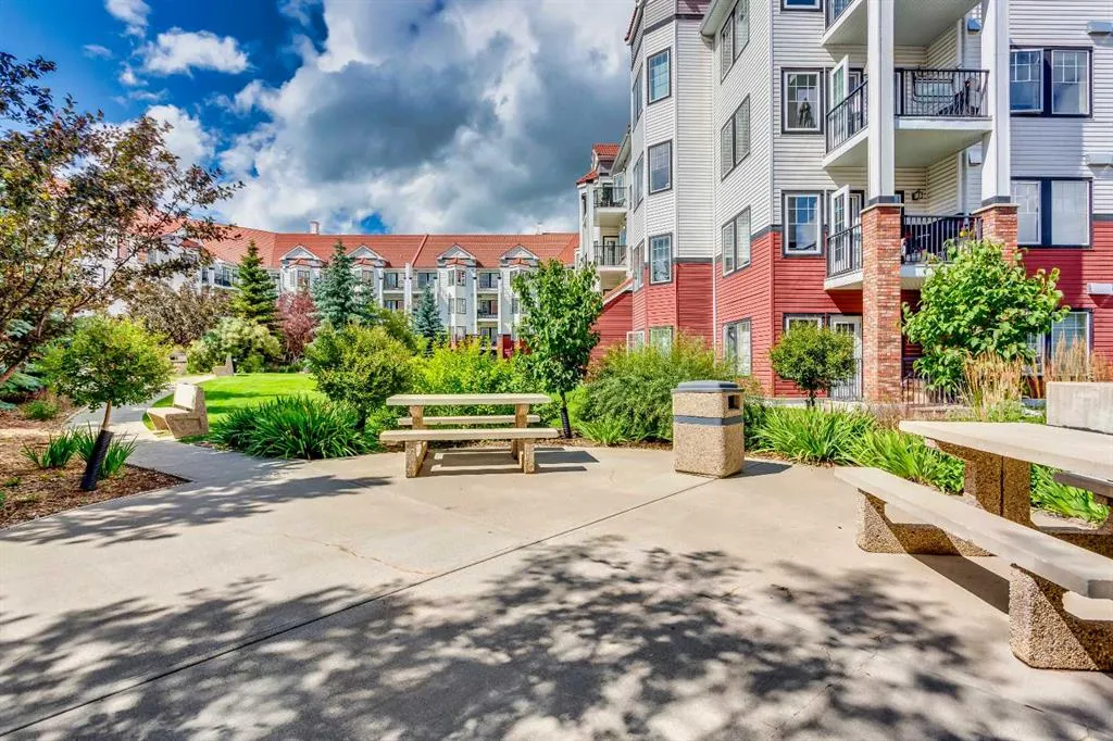 70 Royal Oak Plaza NW, #102
