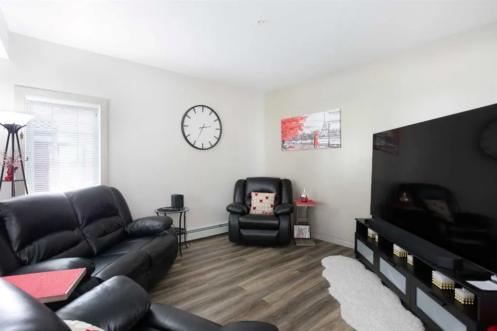 70 Royal Oak Plaza NW, #102