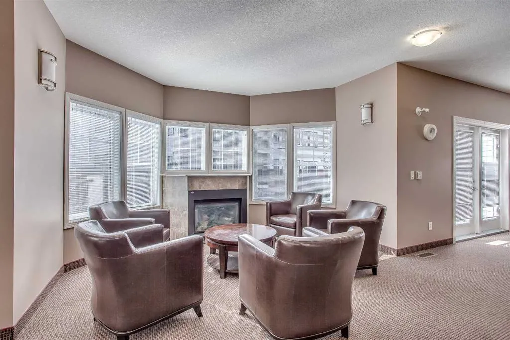 70 Royal Oak Plaza NW, #102