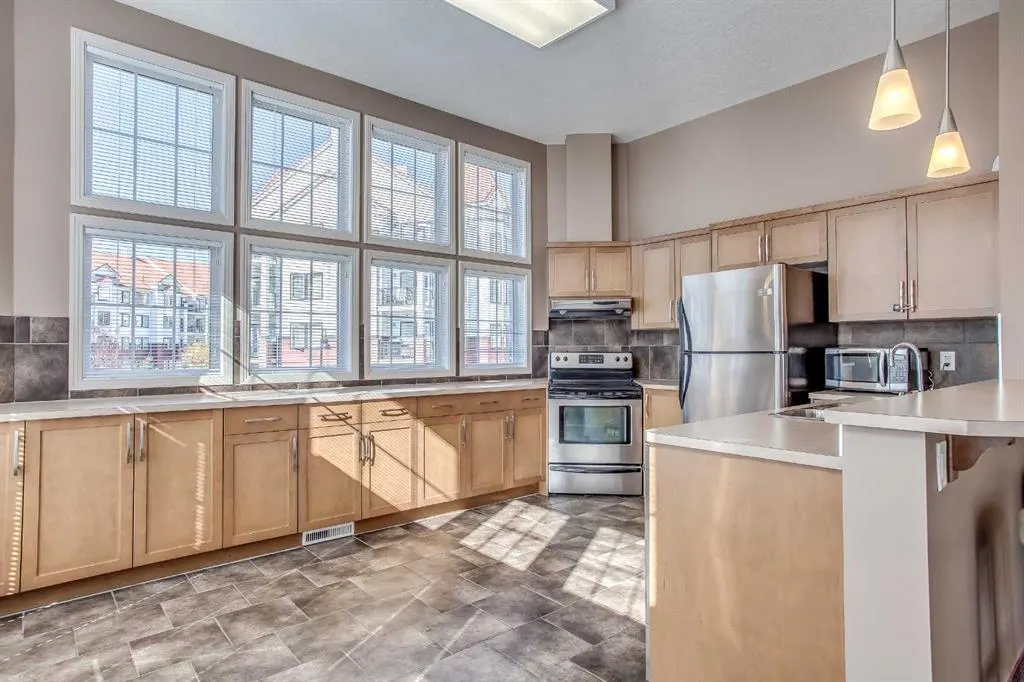 70 Royal Oak Plaza NW, #102