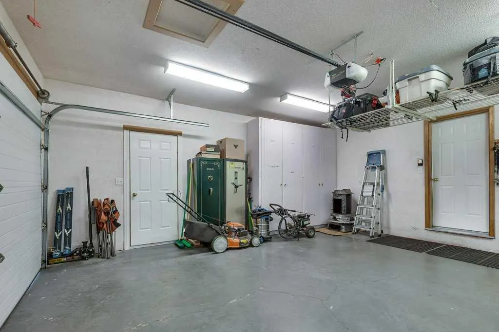 4918 53 Avenue Close