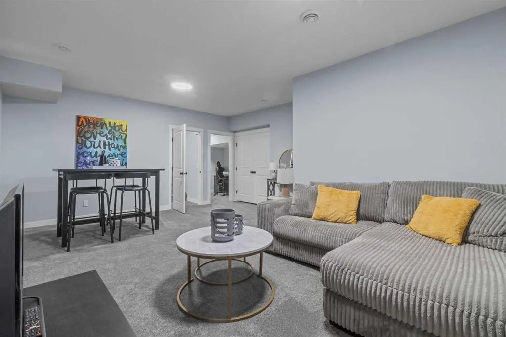20 Rowley Rise NW