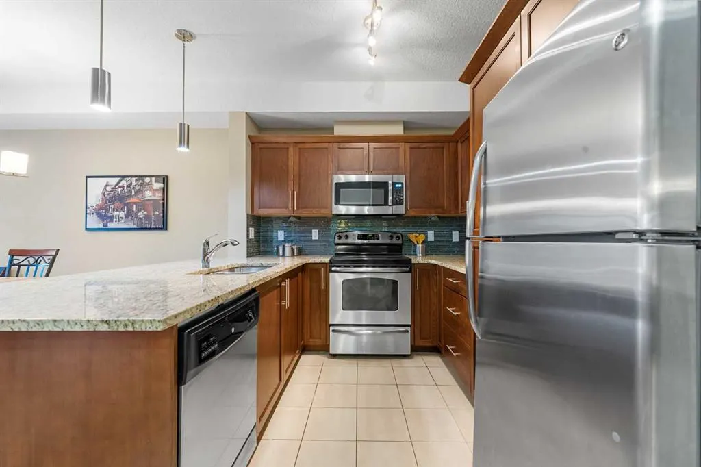 20 Royal Oak Plaza NW, #140