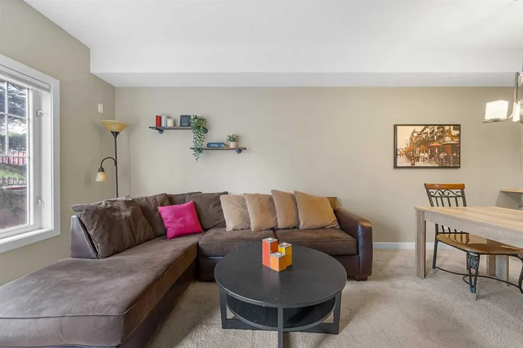 20 Royal Oak Plaza NW, #140