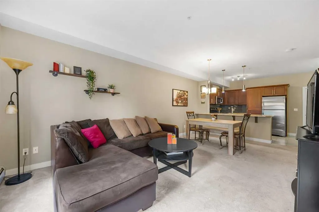 20 Royal Oak Plaza NW, #140