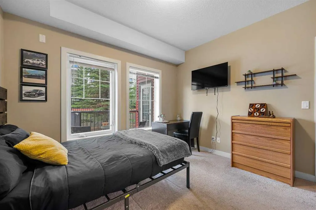 20 Royal Oak Plaza NW, #140