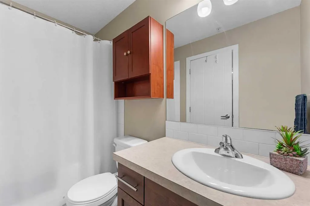 20 Royal Oak Plaza NW, #140