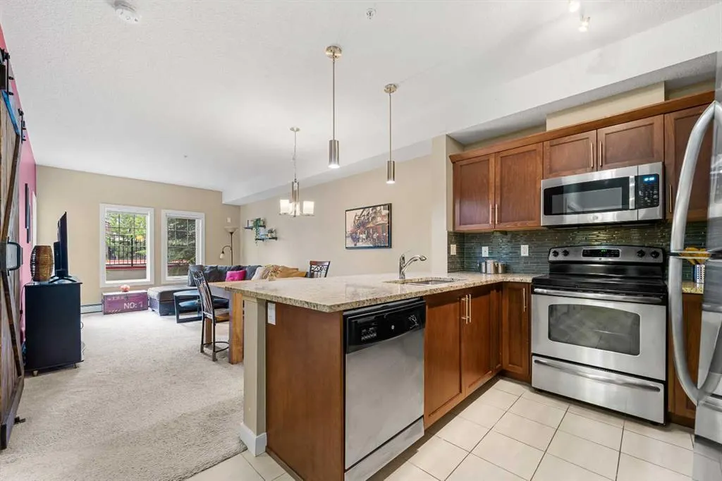 20 Royal Oak Plaza NW, #140