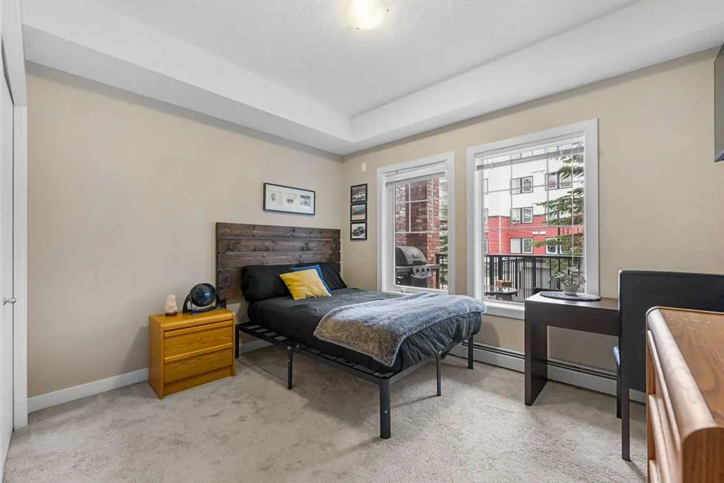 20 Royal Oak Plaza NW, #140