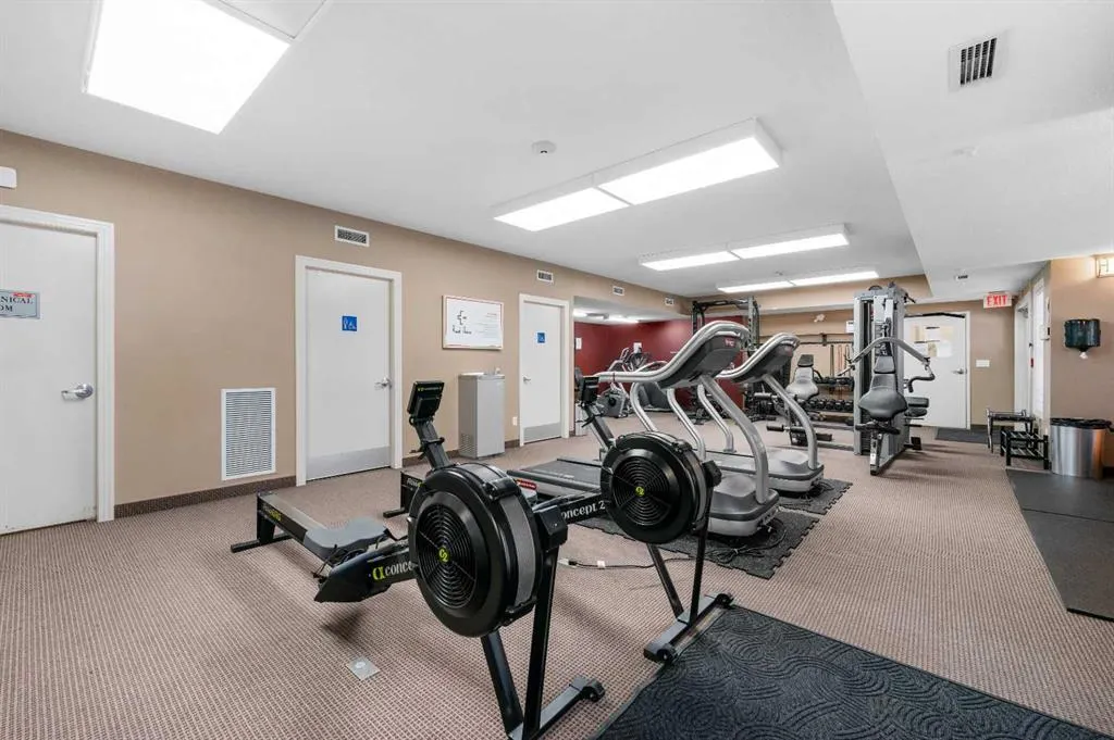 20 Royal Oak Plaza NW, #140