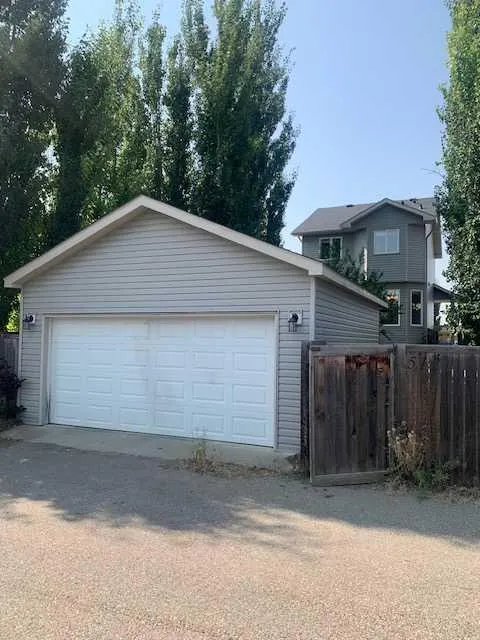 512 Silkstone Crescent W