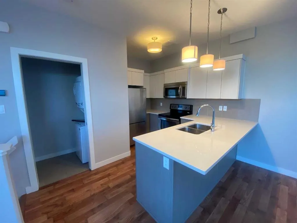35 Aquitania Circle W, #901