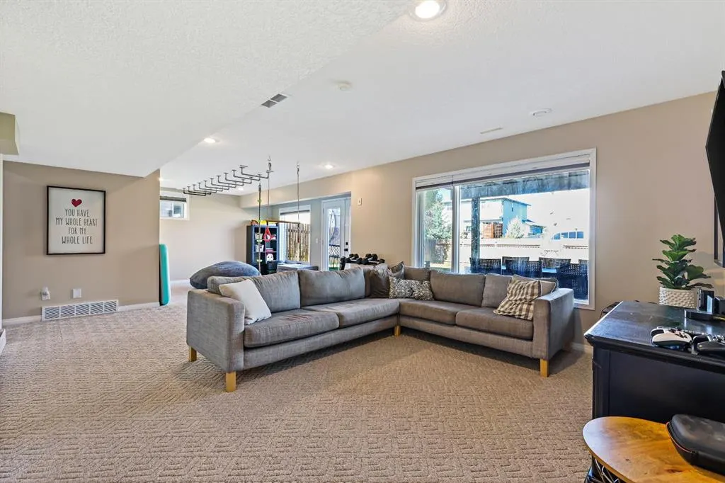 44 Cimarron Crescent
