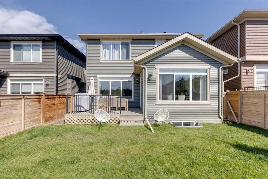 97 Sage Bluff Close NW