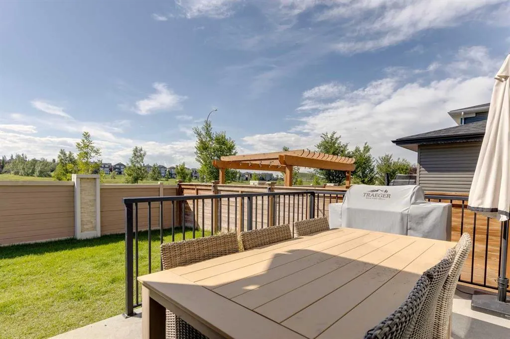 97 Sage Bluff Close NW