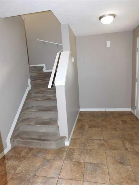 6802 50 Avenue, #11