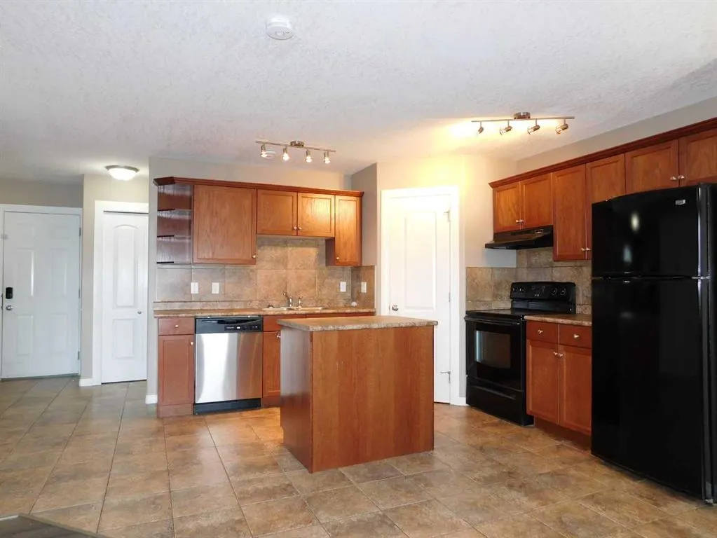 6802 50 Avenue, #11