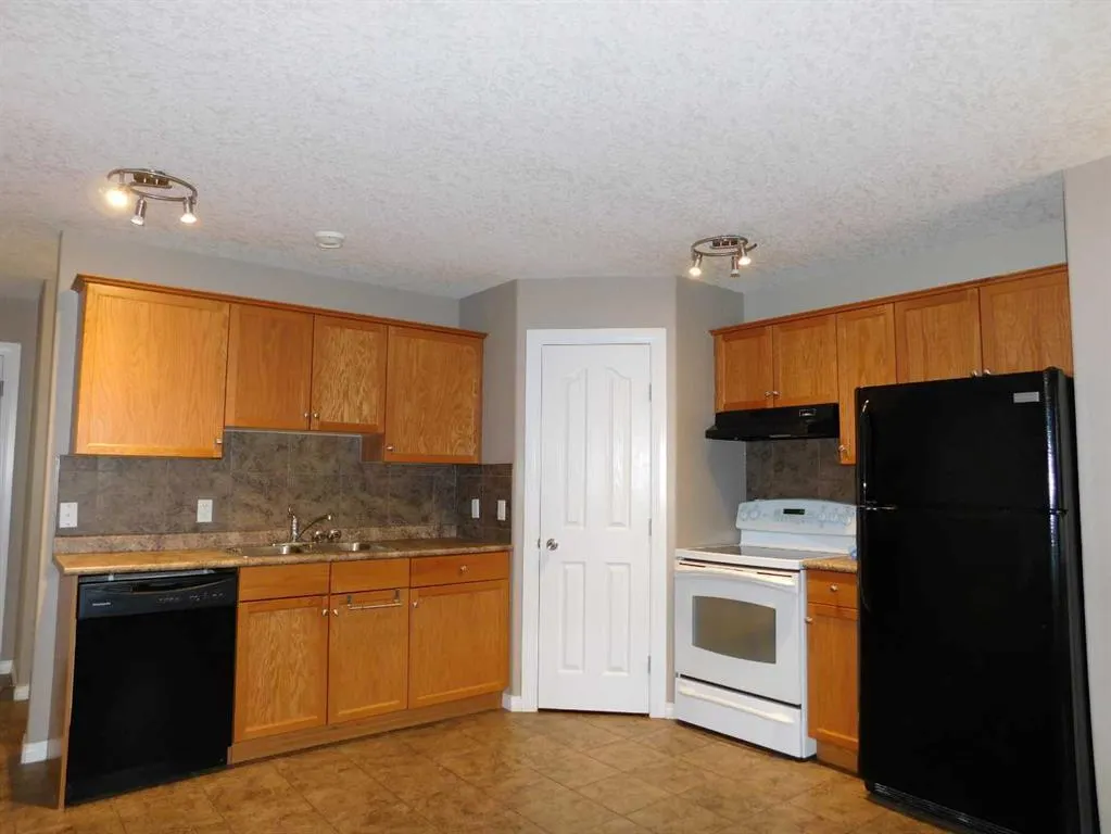 6802 50 Avenue, #7