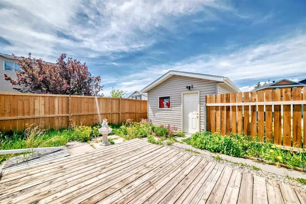 27 Martinview Crescent NE