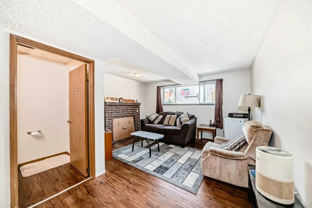 27 Martinview Crescent NE