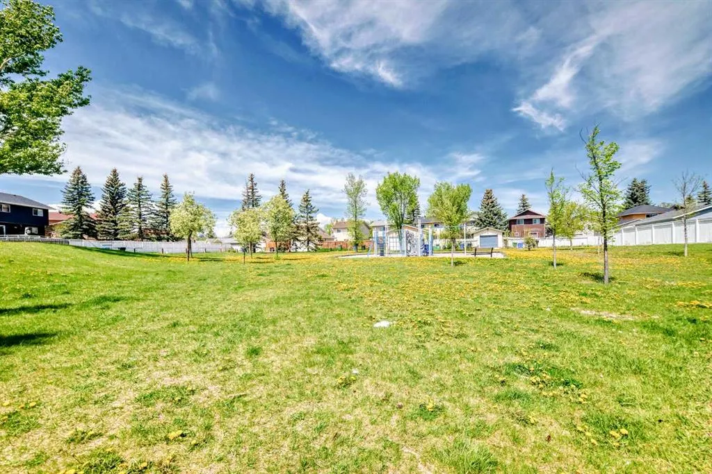 27 Martinview Crescent NE