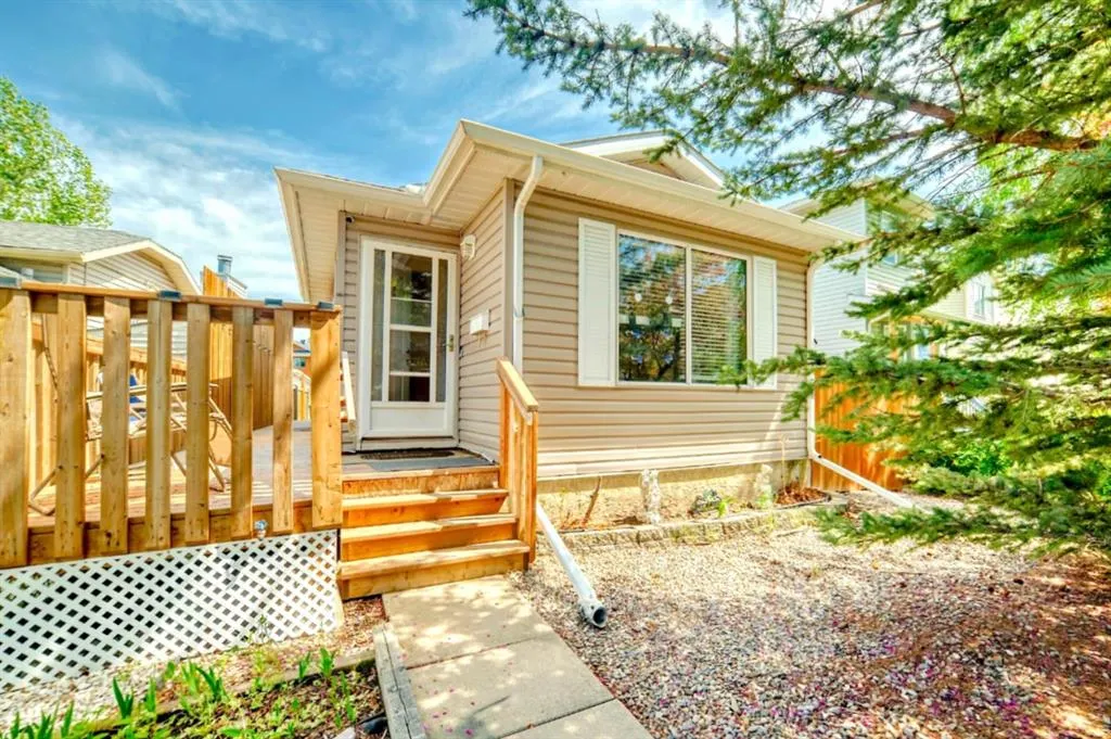 27 Martinview Crescent NE