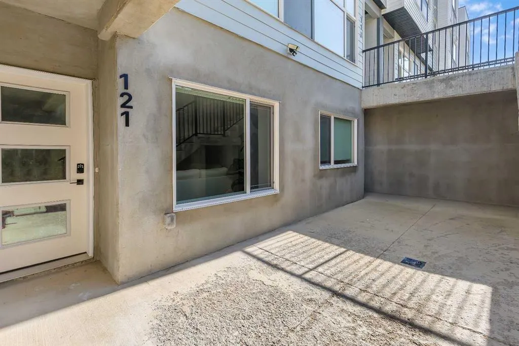 121 Panatella Square NW