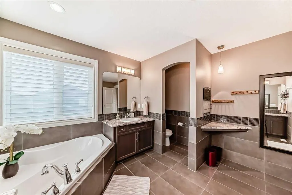 2695 Ravenslea Gardens SE