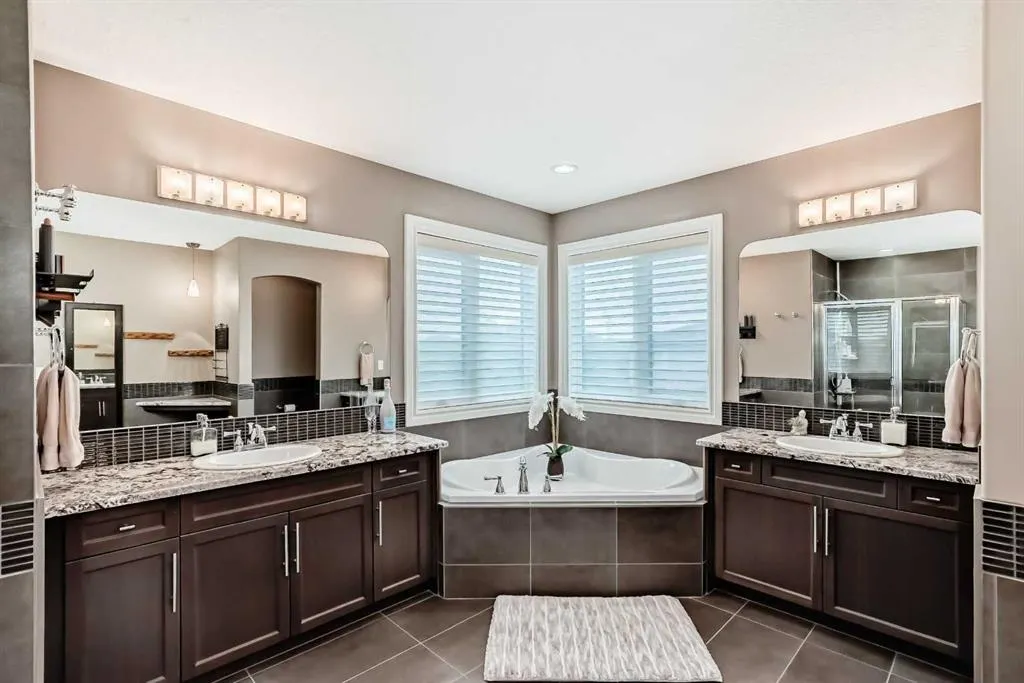 2695 Ravenslea Gardens SE
