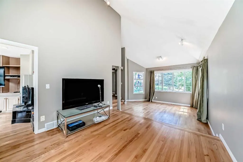 145 Edgeview Road NW