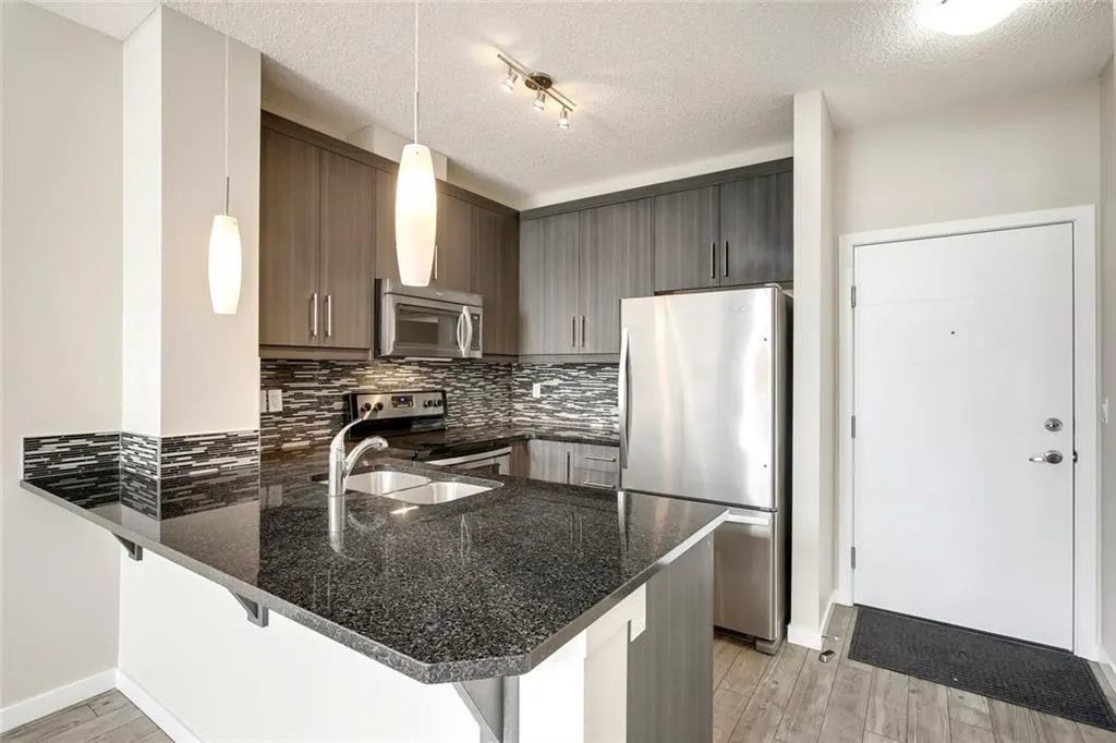 402 MARQUIS Lane SE, #405