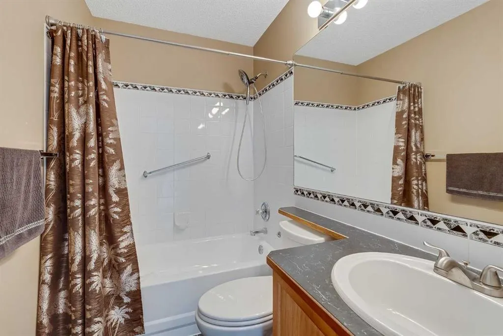 31 Inverness Grove SE
