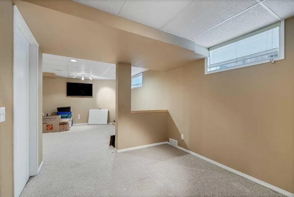 31 Inverness Grove SE