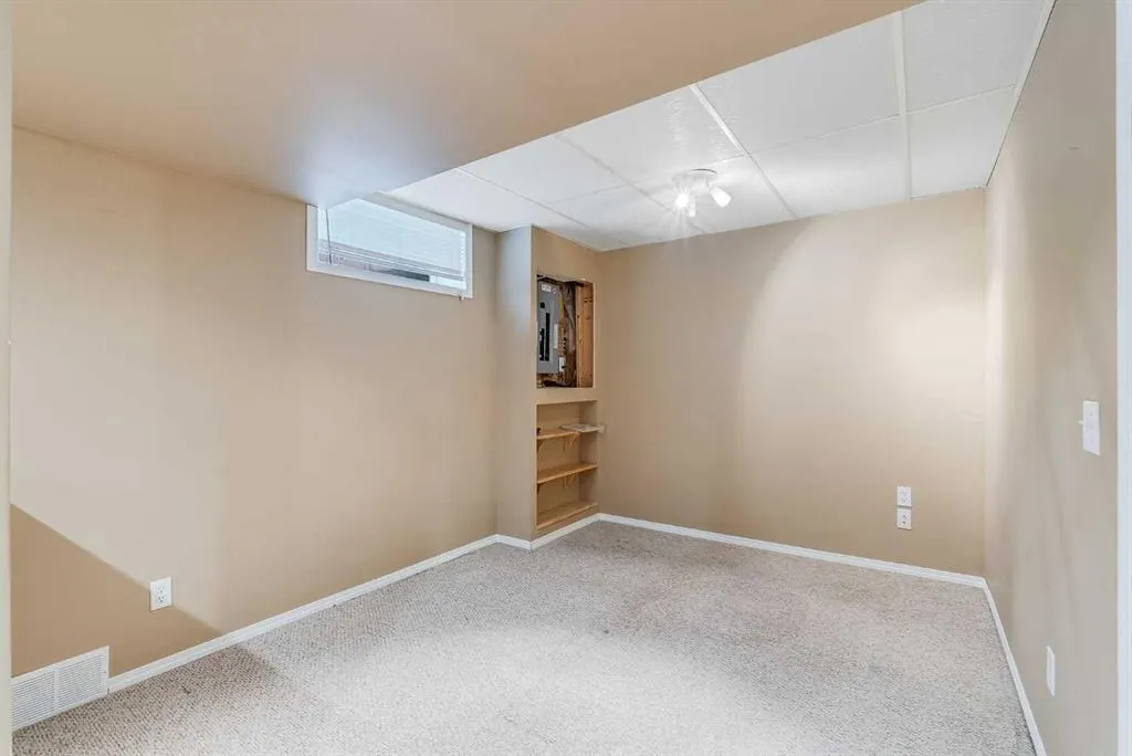 31 Inverness Grove SE
