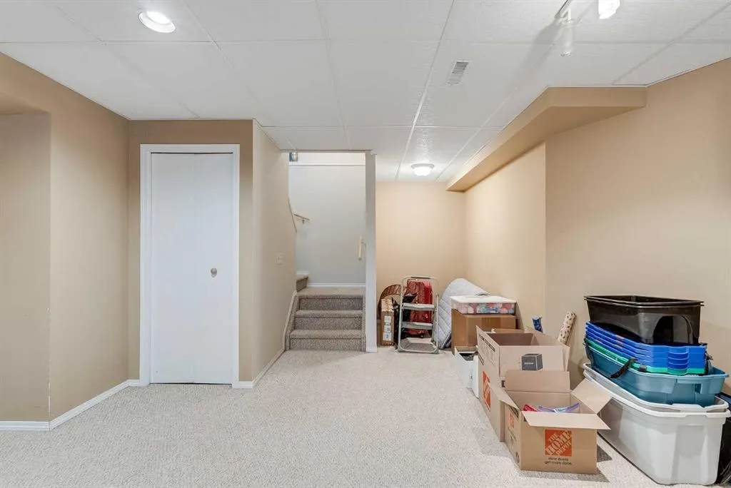 31 Inverness Grove SE
