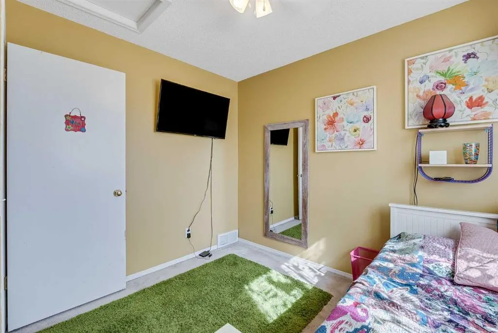 31 Inverness Grove SE