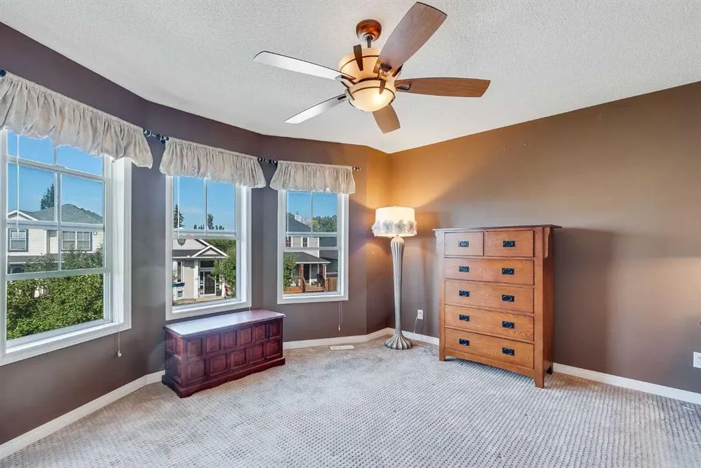 31 Inverness Grove SE