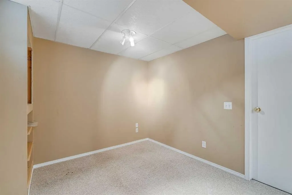 31 Inverness Grove SE