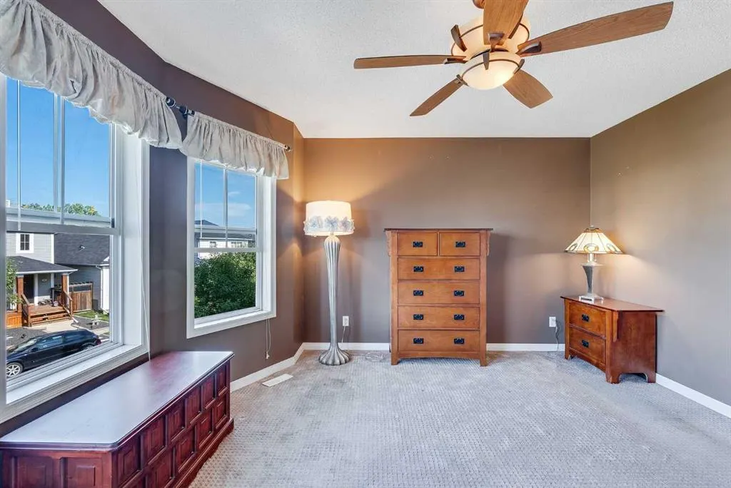 31 Inverness Grove SE