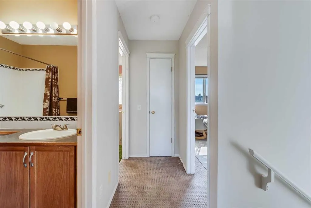 31 Inverness Grove SE