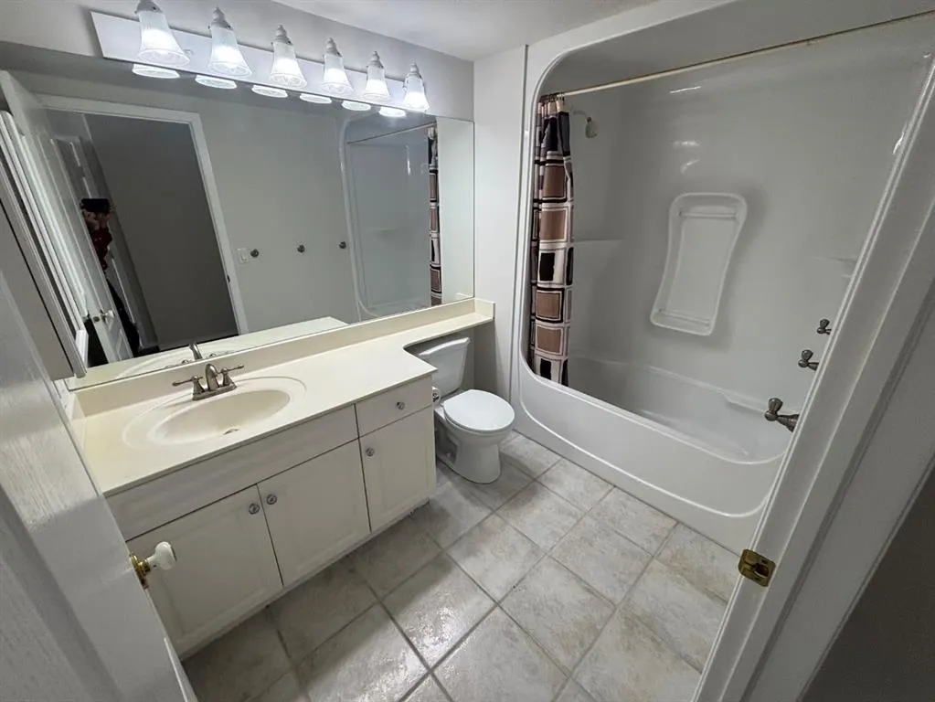 114 15 Avenue SW, #205